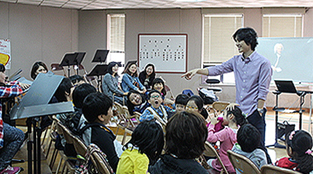 Introductory music class